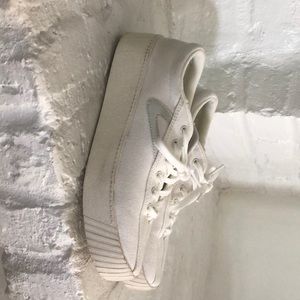 Trenton white sneakers
